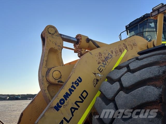 Komatsu WA900-3 Wheel loaders