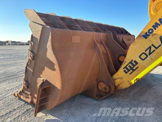 Komatsu WA900-3 Wheel loaders