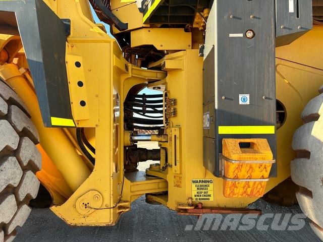 Komatsu WA900-3 Wheel loaders