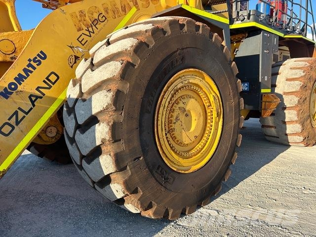 Komatsu WA900-3 Wheel loaders