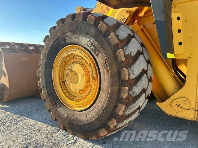 Komatsu WA900-3 Wheel loaders
