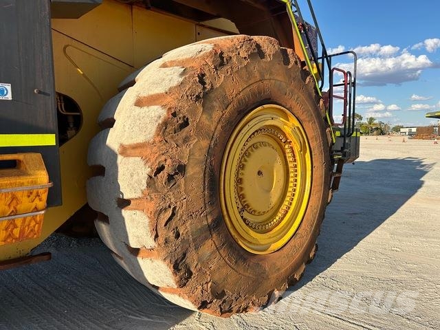 Komatsu WA900-3 Wheel loaders