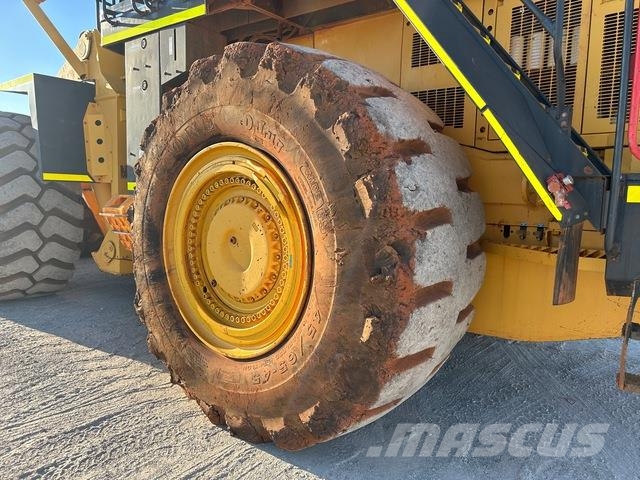 Komatsu WA900-3 Wheel loaders