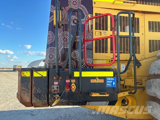 Komatsu WA900-3 Wheel loaders