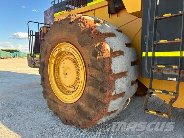 Komatsu WA900-3 Wheel loaders
