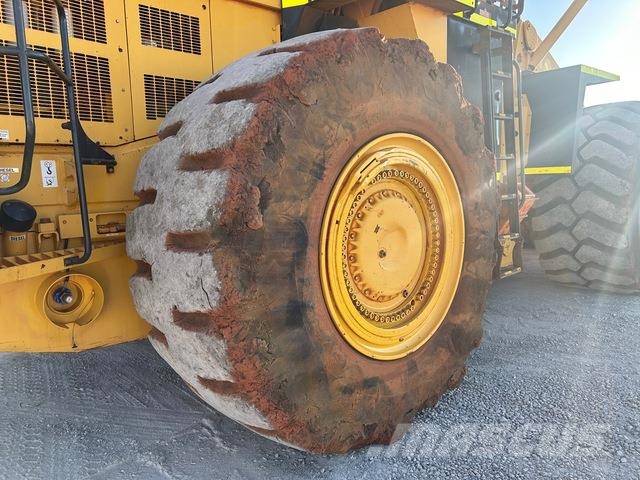 Komatsu WA900-3 Wheel loaders