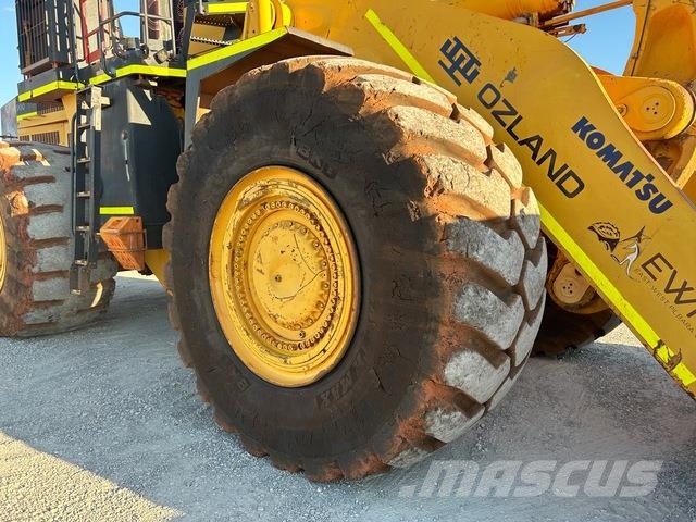 Komatsu WA900-3 Wheel loaders
