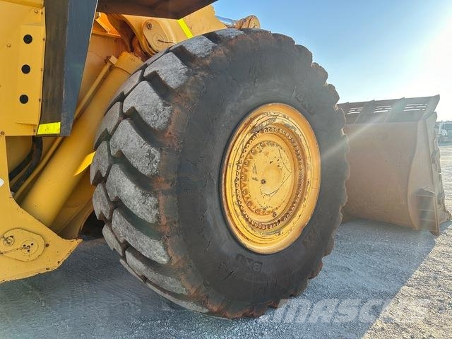 Komatsu WA900-3 Wheel loaders