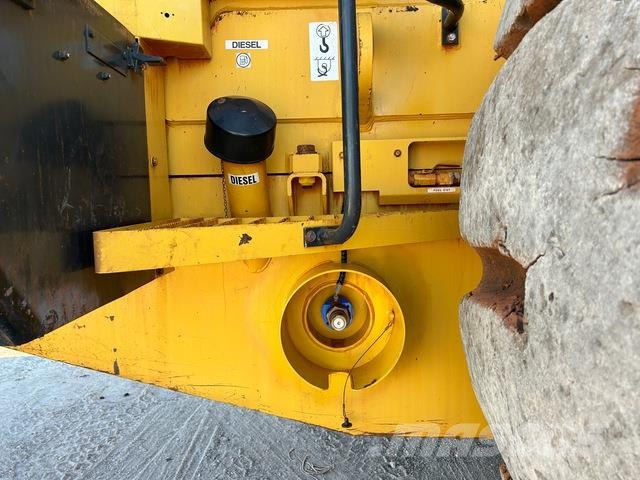 Komatsu WA900-3 Wheel loaders
