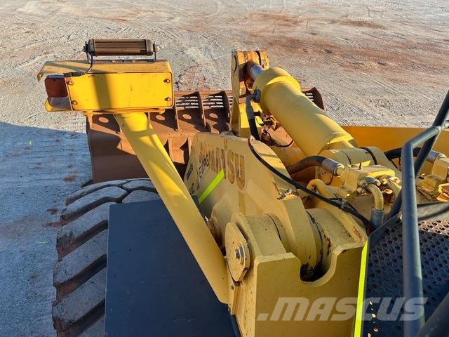 Komatsu WA900-3 Wheel loaders