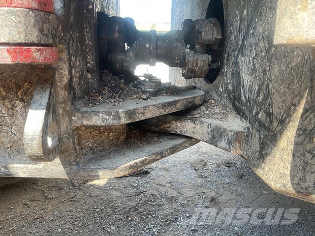 Komatsu XH931XC-3 收割机