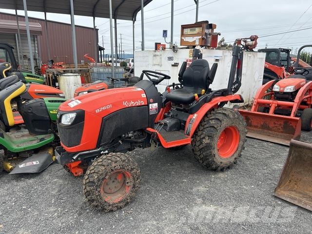 Kubota B2601HSD-1 Taajamatraktorit