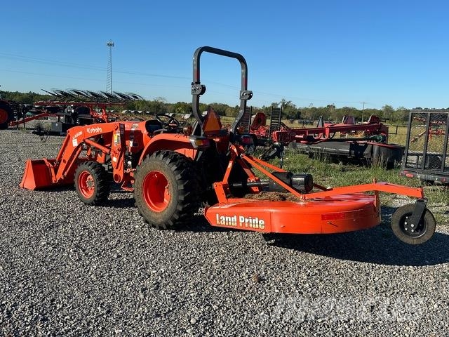 Kubota L3302DT Compact tractors