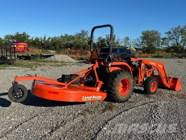 Kubota L3302DT Compact tractors