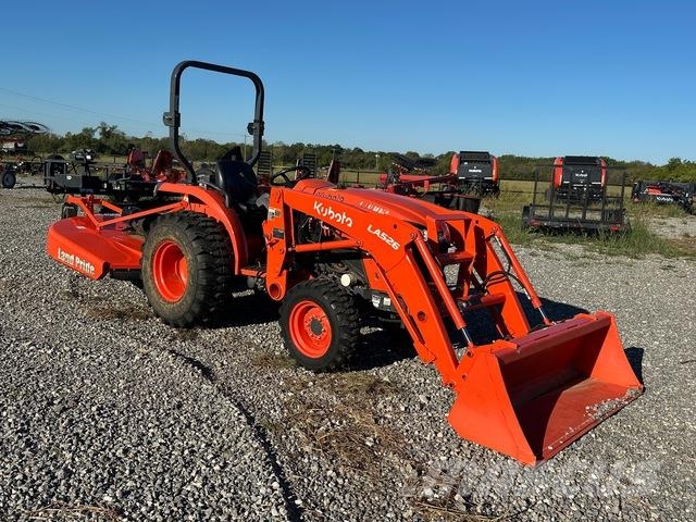 Kubota L3302DT Compact tractors
