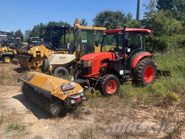 Kubota L5460 Stroji za notranje pometanje