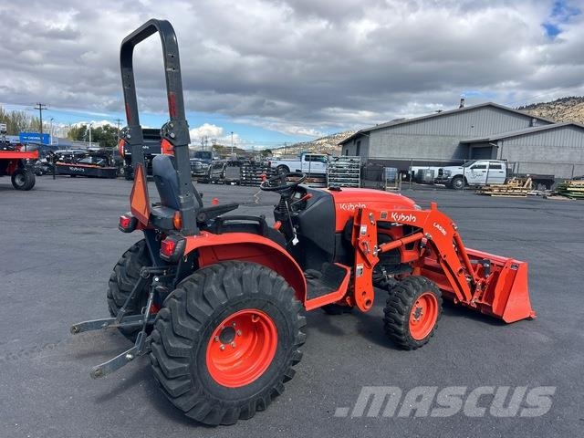 Kubota LX2610HSD 小型拖拉机
