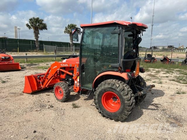 Kubota LX3310HSDC Compacttrekkers