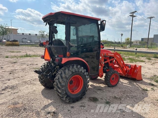 Kubota LX3310HSDC Compacttrekkers