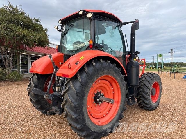 Kubota M7-132D トラクター
