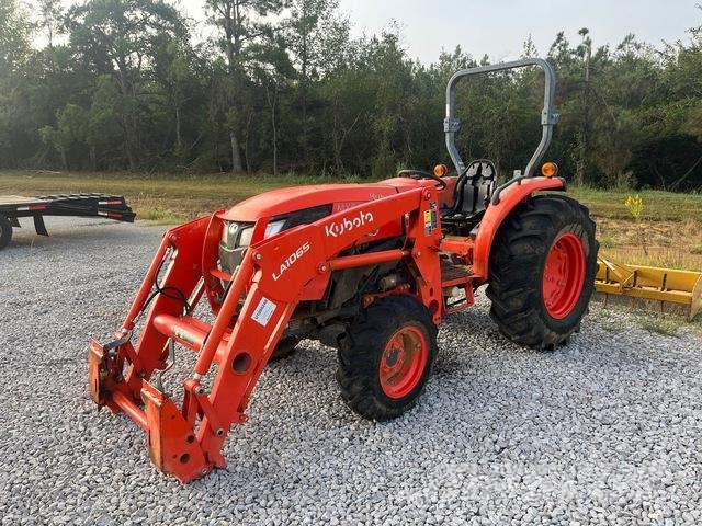 Kubota MX5400HST Compact tractors