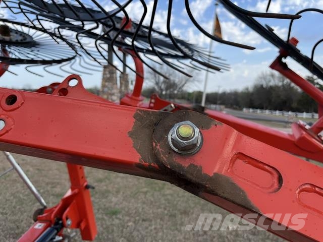 Kuhn SR110 GII Okretači i sakupljači sena