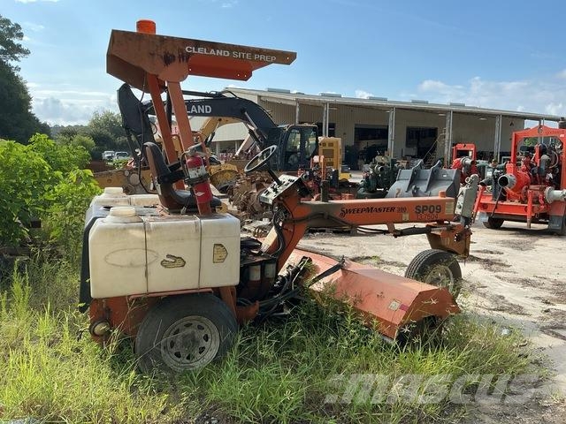 Lay-Mor SM300 Внутрішні підмітальні машини