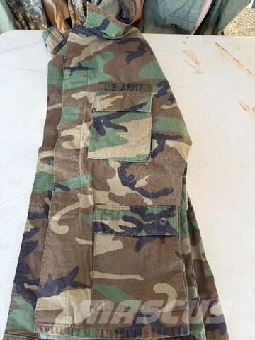  Lot of 38 Pieces-Military Outerwear/Cove Uniform T Sonstige Baumaschinen
