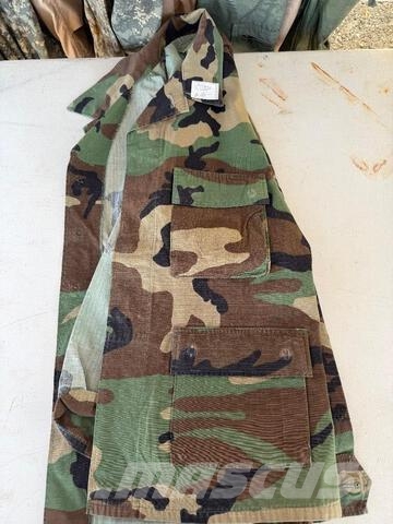  Lot of 38 Pieces-Military Outerwear/Cove Uniform T Sonstige Baumaschinen