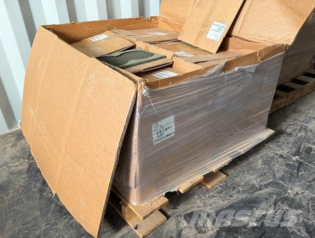 Lot of 80- BAE CAIMAN/ CMTV/ MRAP Headlight Guards شاحنات خفيفة/مفصلية الجوانب