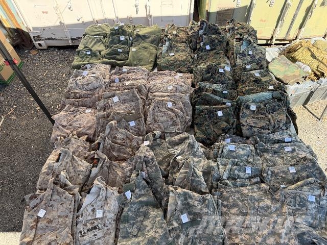 Lot of 84- Military Uniforms/ 30-Jacket/42 Bottom/ 其他