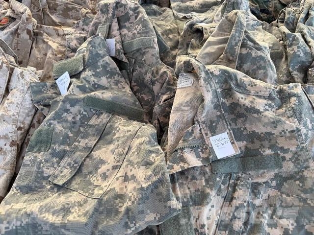 Lot of 84- Military Uniforms/ 30-Jacket/42 Bottom/ 其他