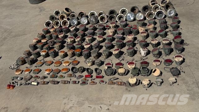 Lot of Military Vehicle Lights شاحنات خفيفة/مفصلية الجوانب