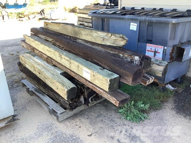Lot of Rail Road Ties Intretinere cale ferata