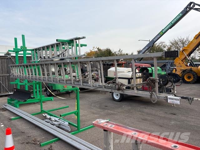  Louisville AE1660 Scaffolding equipment