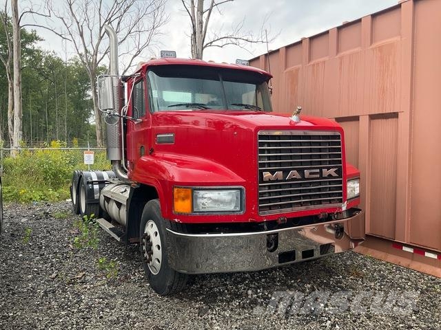 Mack CH613 회수 차량