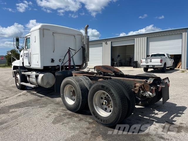 Mack CH613 Vlačilci
