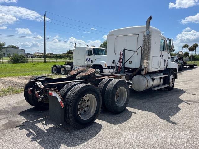 Mack CH613 Vlačilci