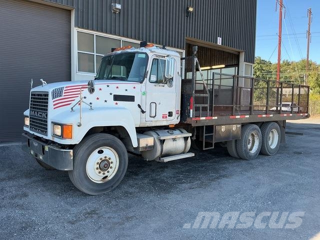 Mack CH613 Flatbed / Dropside trucks