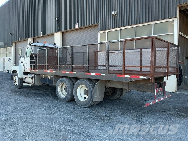 Mack CH613 Flatbed / Dropside trucks