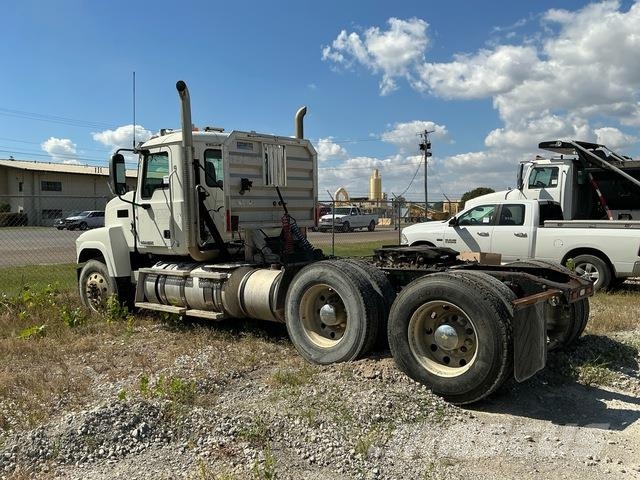 Mack CHU613 Vilcēji