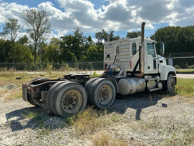 Mack CHU613 Vilcēji