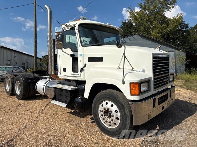 Mack CHU613 Tractor Units