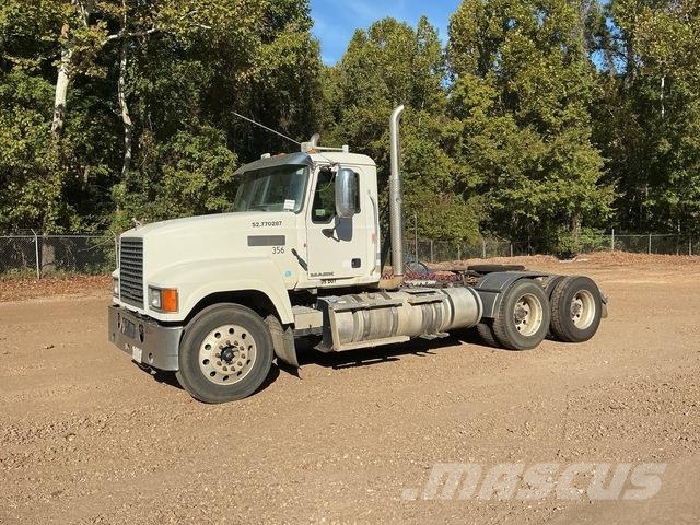 Mack CHU613 Tractor Units