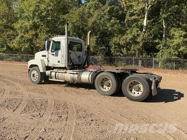 Mack CHU613 Tractor Units