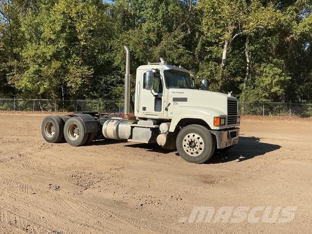 Mack CHU613 Tractor Units