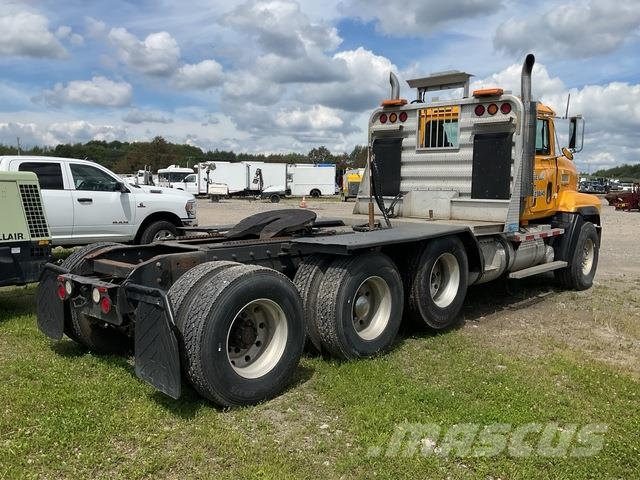 Mack CL713 Dragbilar