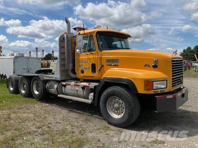 Mack CL713 Dragbilar