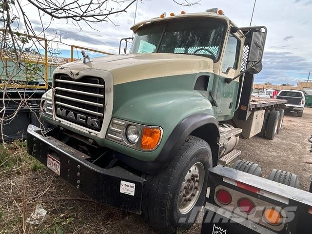 Mack CL713 شاحنات مسطحة/مفصلية الجوانب