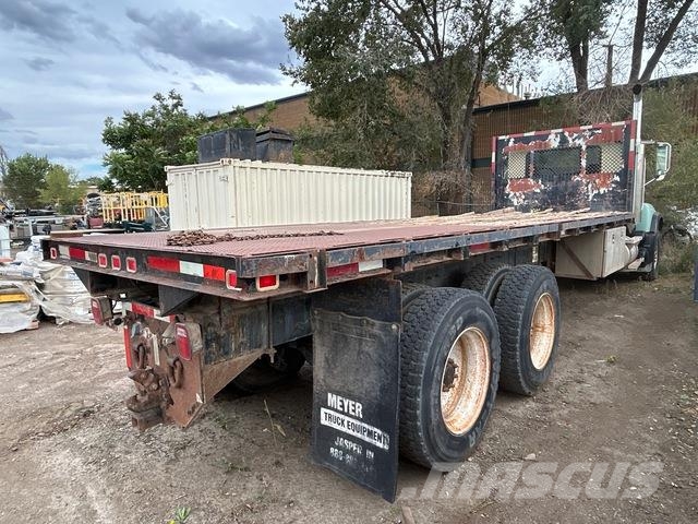 Mack CL713 شاحنات مسطحة/مفصلية الجوانب